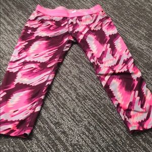 UNDER ARMOUR CROP PANTS